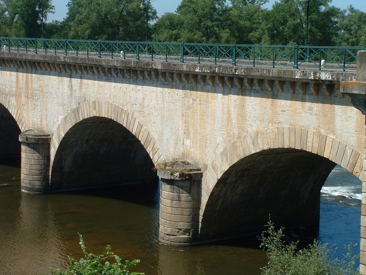 Kanalbrücke in Digoin 