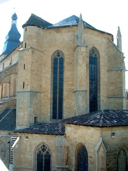 Cathédrale Saint-Sardos, Sarlat. Chevet et tour 