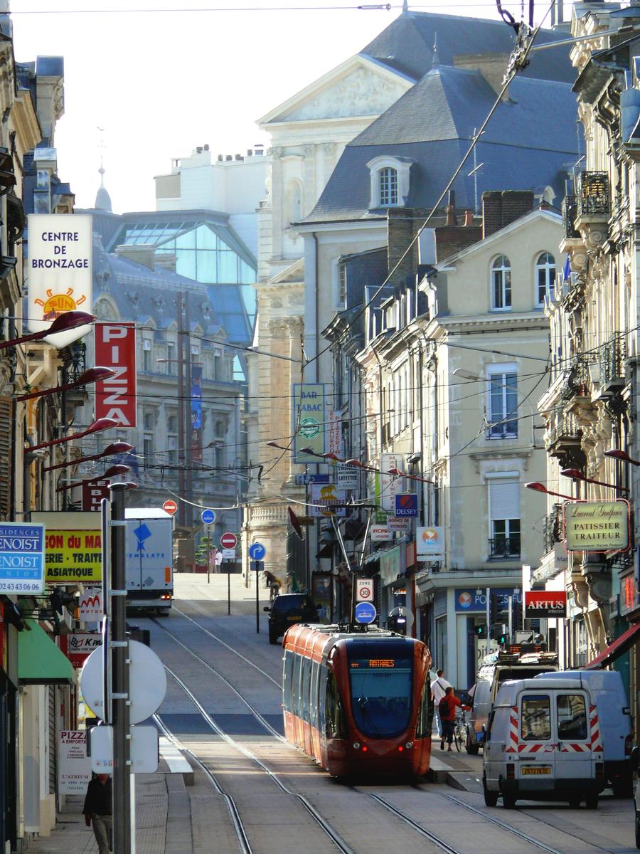 Tramway du Mans - Rue Gambetta près de l'église de la Visitation 