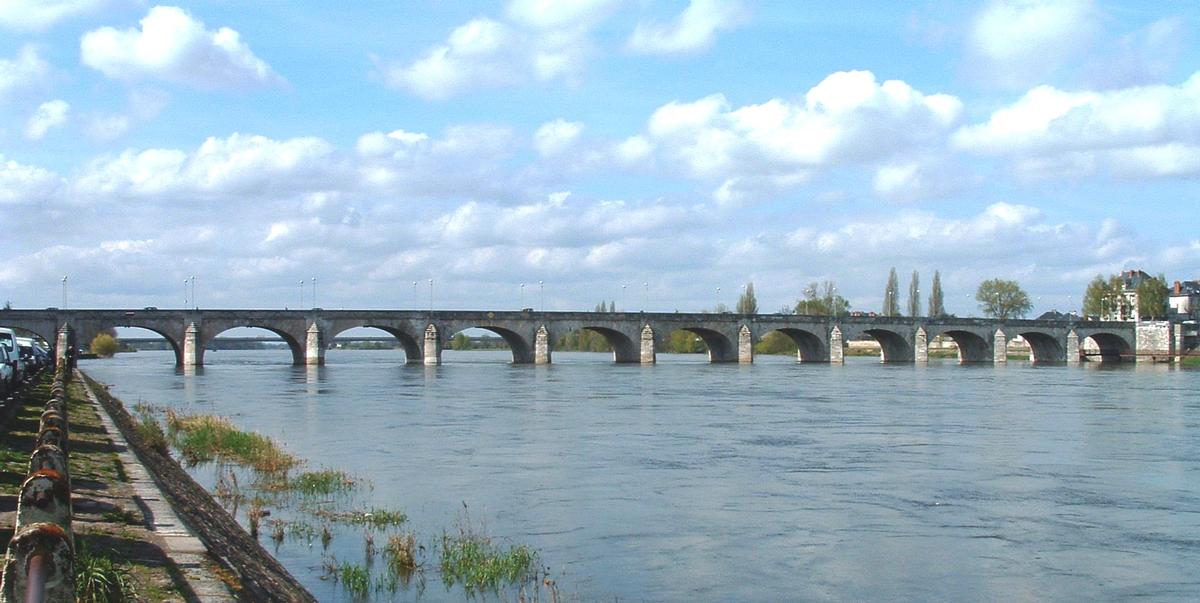 Saumur - Pont Cessart - Pont sur la Loire - Ensemble vu de l'amont 