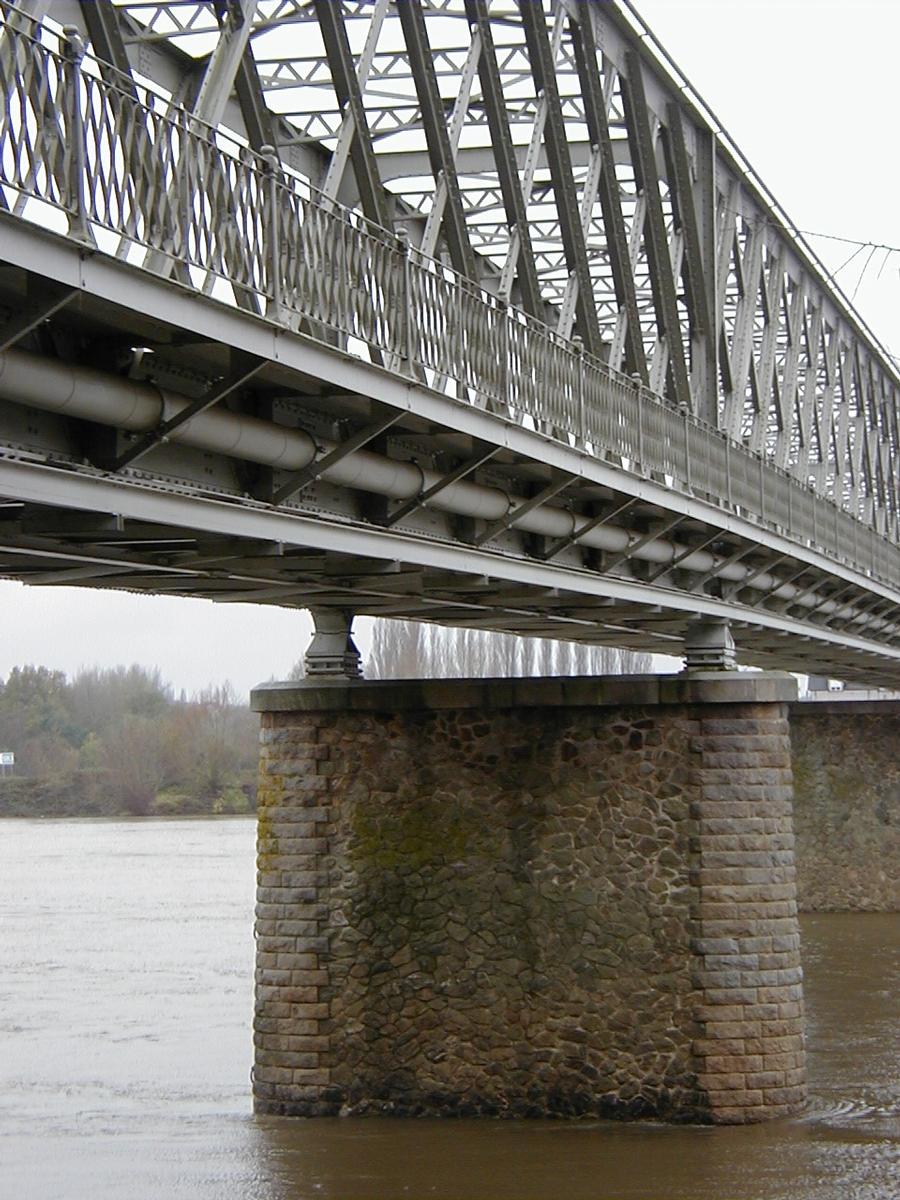 Savennières - Pont sur la Loire - Une pile 
