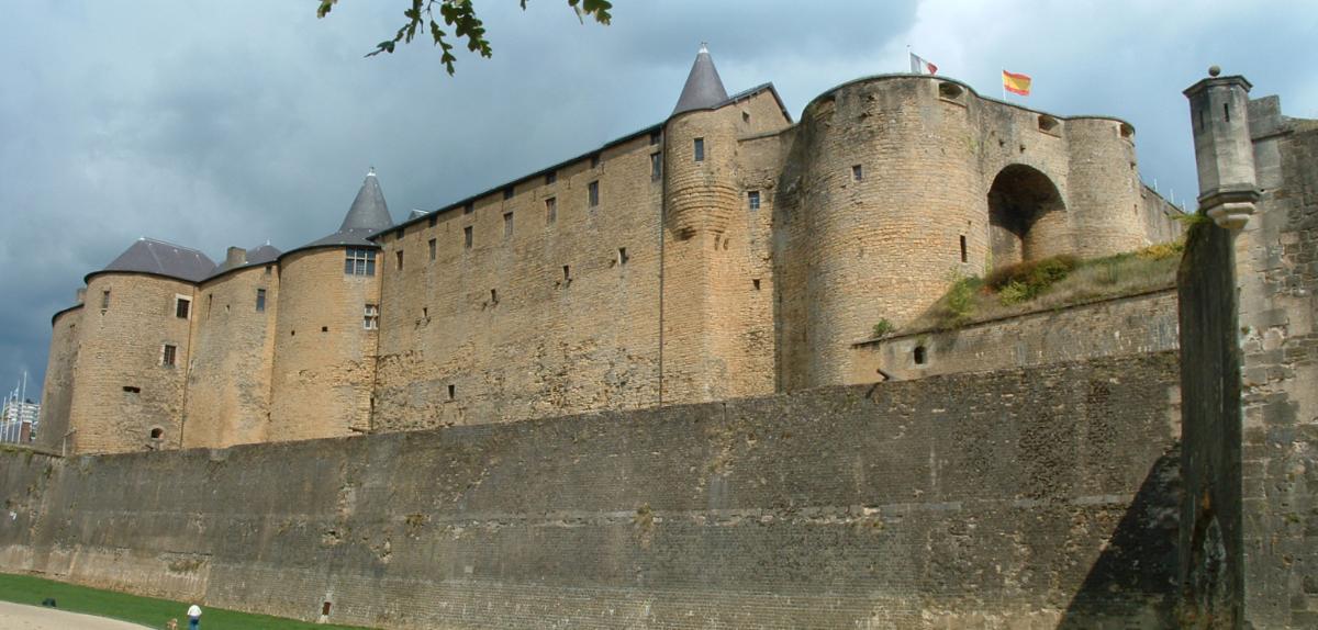 Sedan - Château-fort - Front Ouest - Tours jumelles, Grosse-tour et tour à canons 