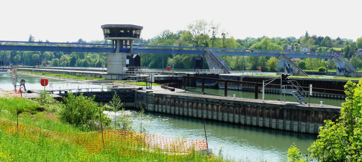 Champagne-sur-Seine Dam and Lock 