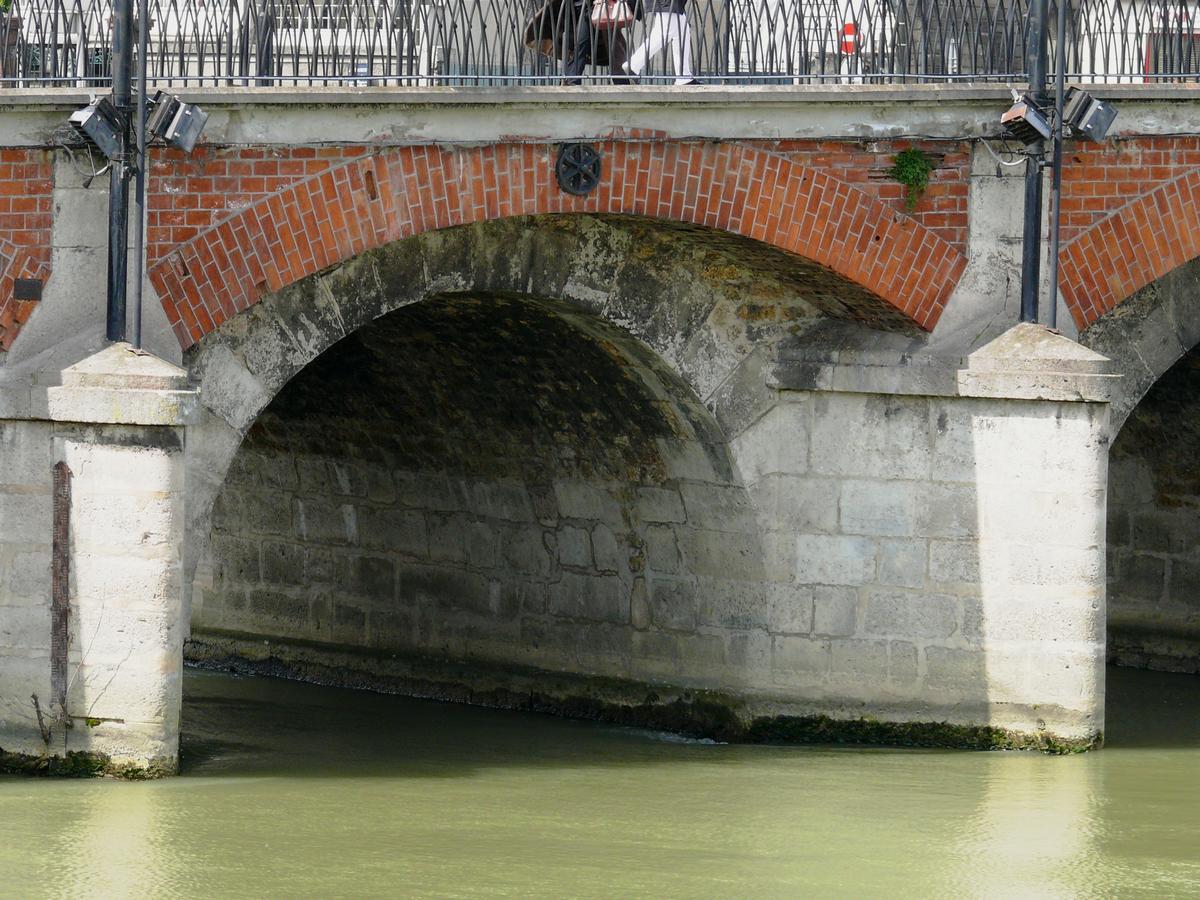 Meaux - Pont du Marché - Une travée côté amont avec un élargissement du tablier 