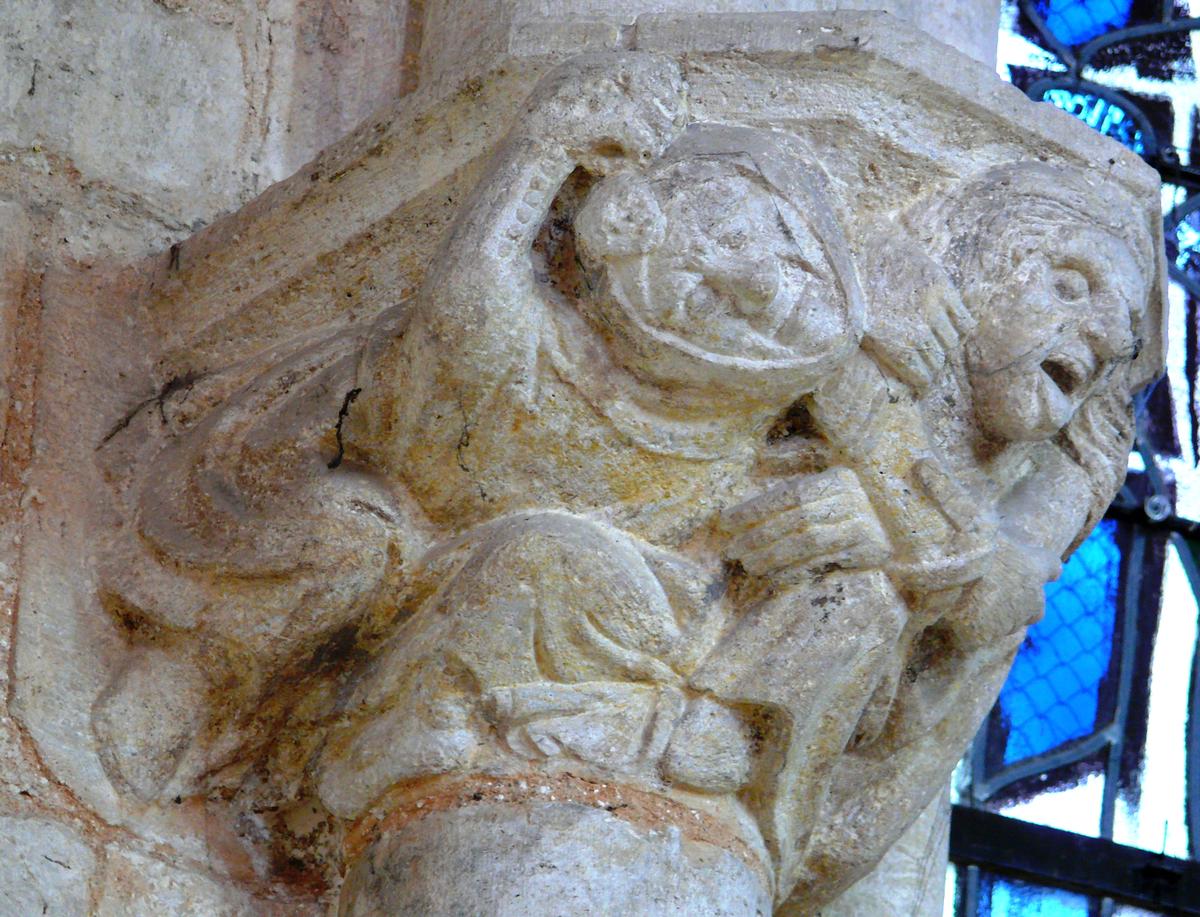 Larchant - Eglise Saint-Mathurin - Chapelle de la Vierge datant du 14 ème siècle - Personnages sculptés sur les colonnettes représentant les péchés capitaux