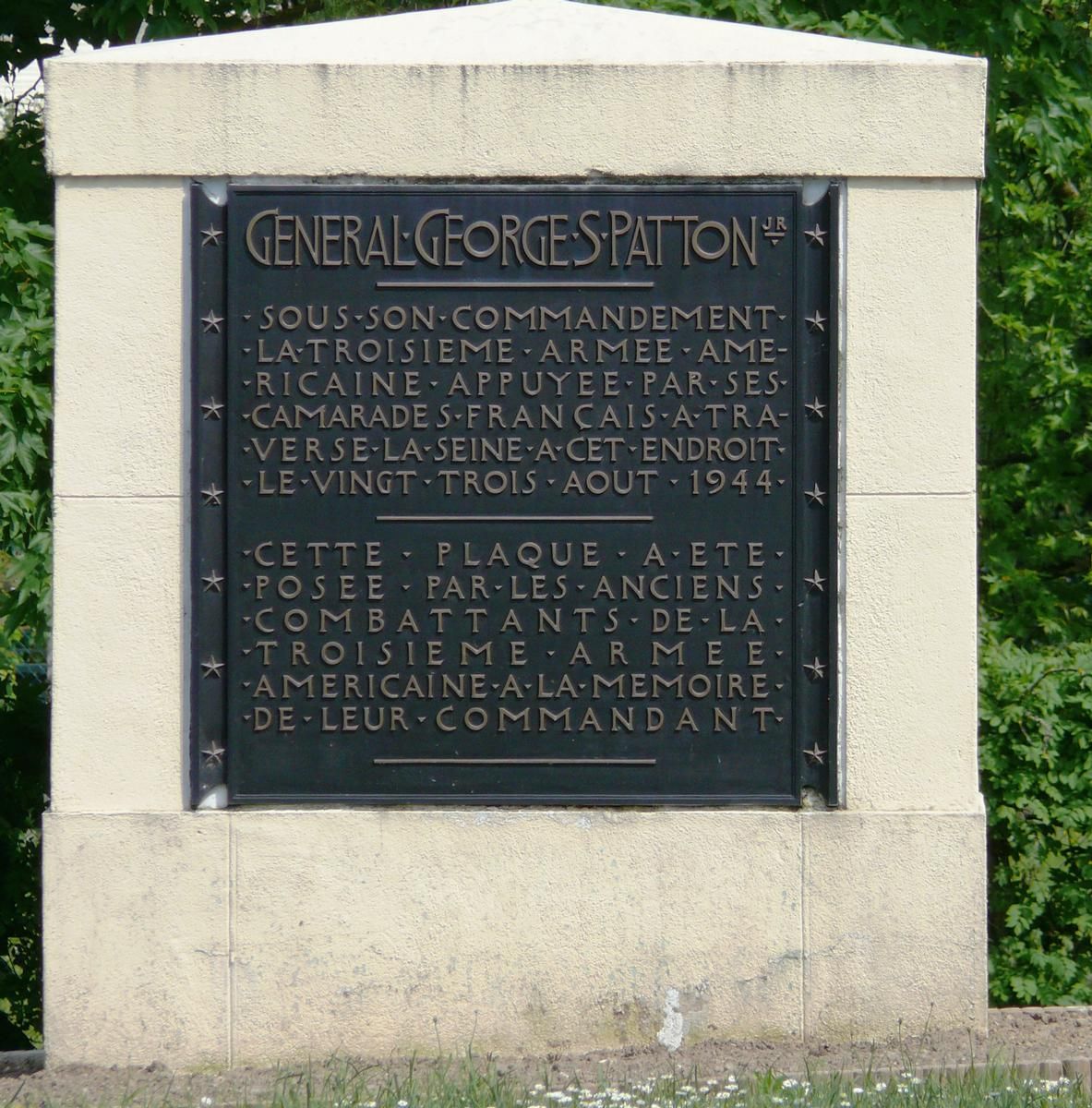 Samoreau - Pont de Valvins - Plaque à la mémoire du général Patton placée à côté du pont 