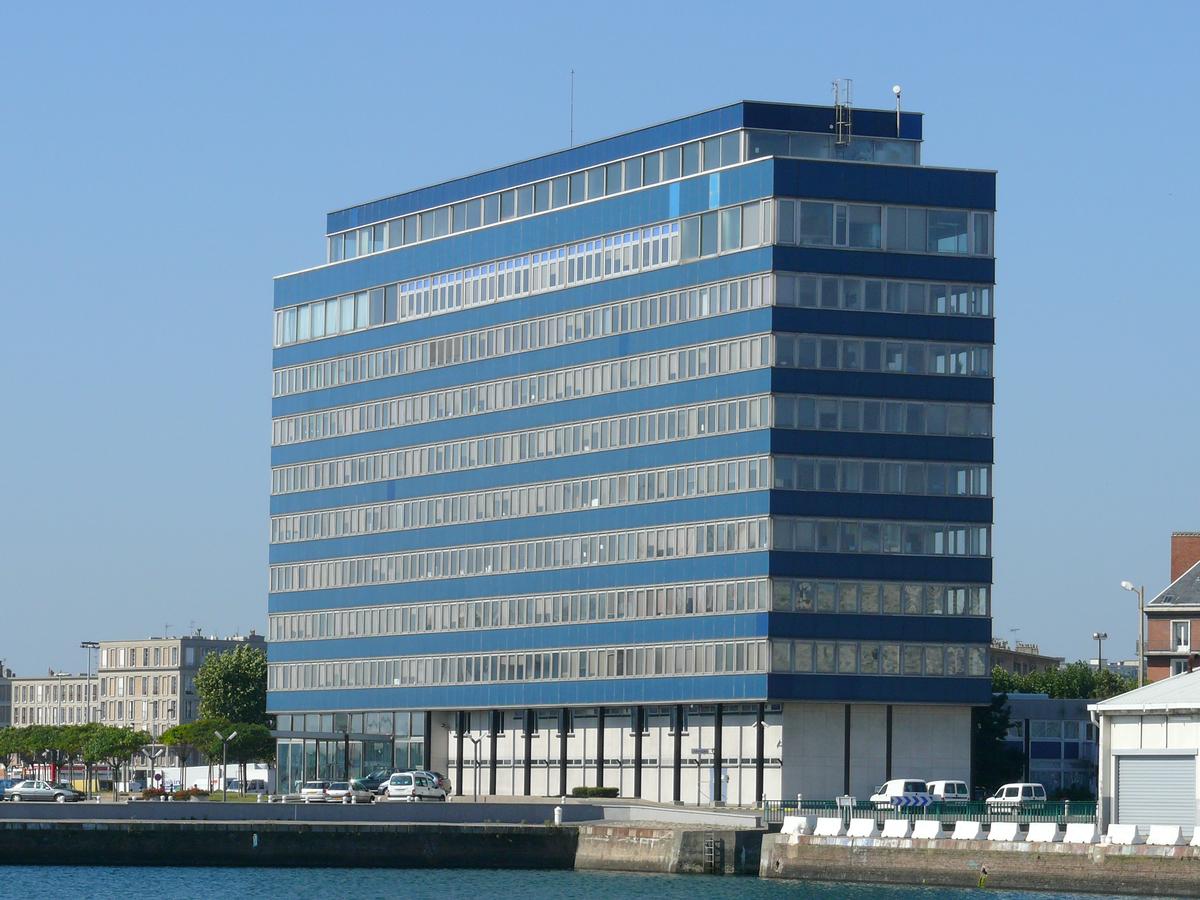 Le Havre - Siège du Port Autonome du Havre vu du quai de Cadix 