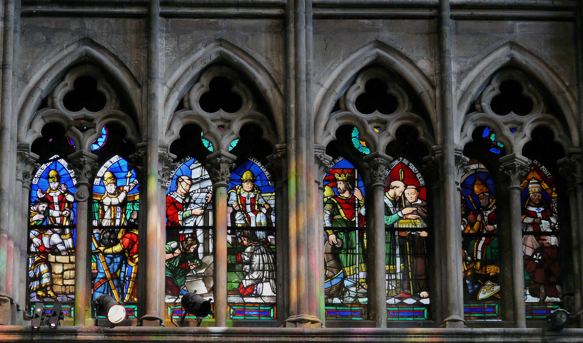 Saint-Denis - Basilique de Saint-Denis - Vitraux hauts du transept: papes 