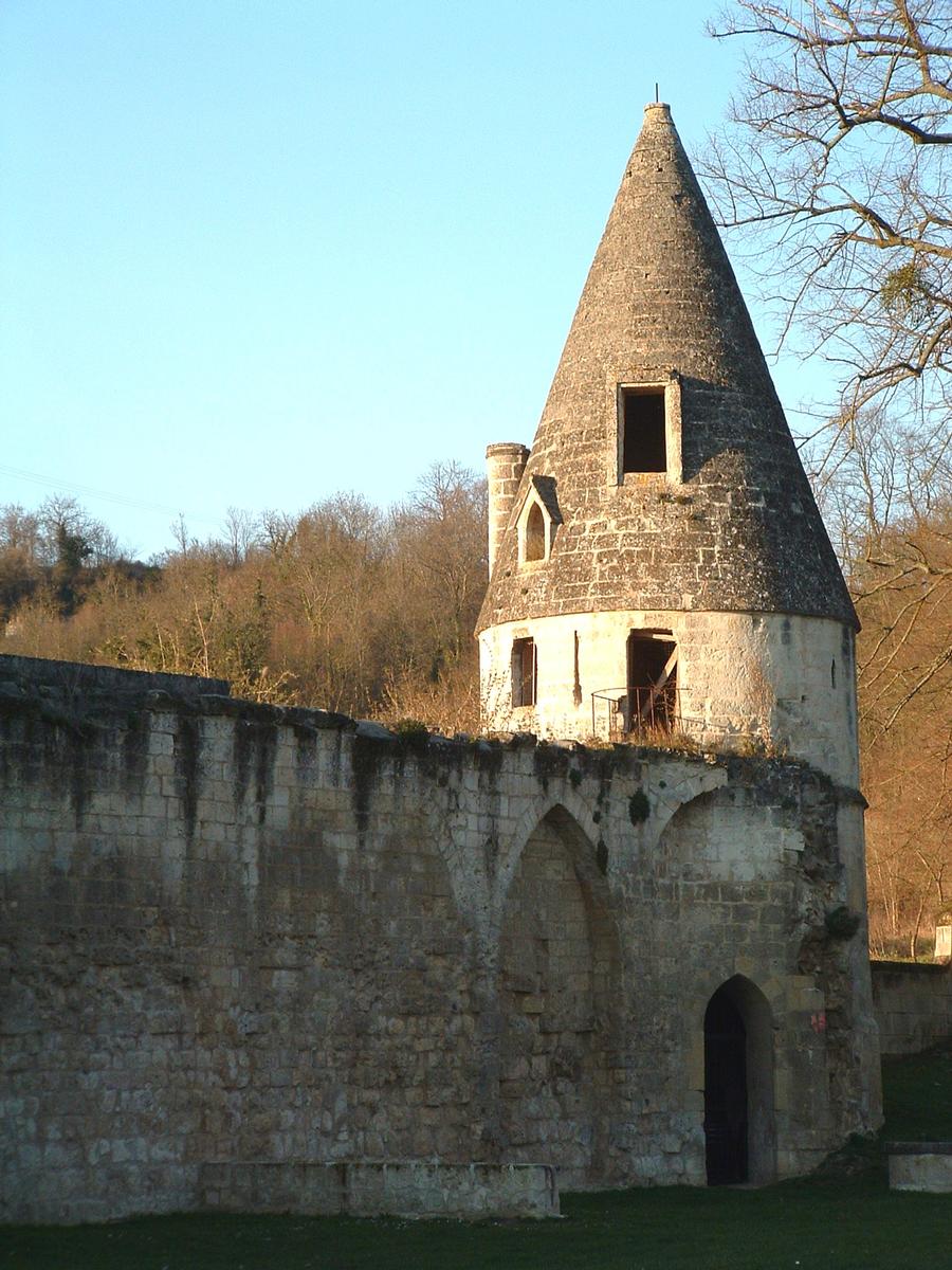 Septmonts - Château des évêques de Soissons - Tour de l'enceinte 