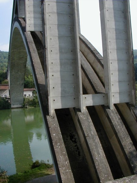 Pont de Serrières-sur-AinPiles sur l'arc 
