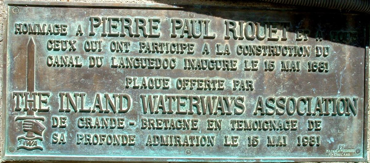 Canal du MidiSeuil de NaurouzePlaque commémorative de Inland waterways Association - 1981 Canal du Midi Seuil de Naurouze Plaque commémorative de Inland waterways Association - 1981