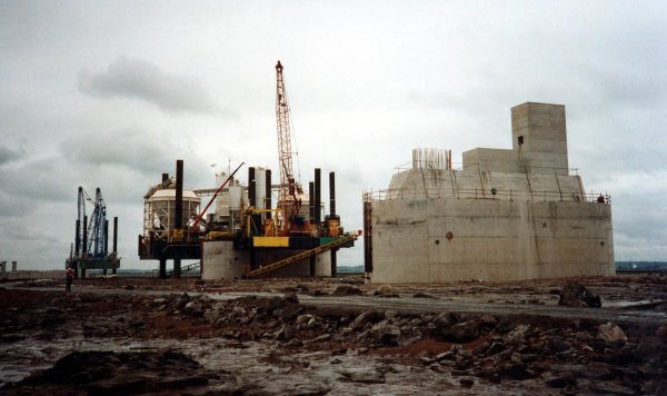 Deuxième pont sur la Severn.Réalisation des piles d'un viaduc d'accès 