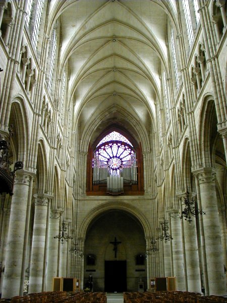Cathédrale de Soissons.Nef et rose occidentale 
