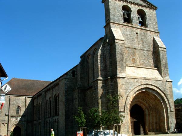 Eglise abbatiale, SolignacExtérieur avec façade occidentale 
