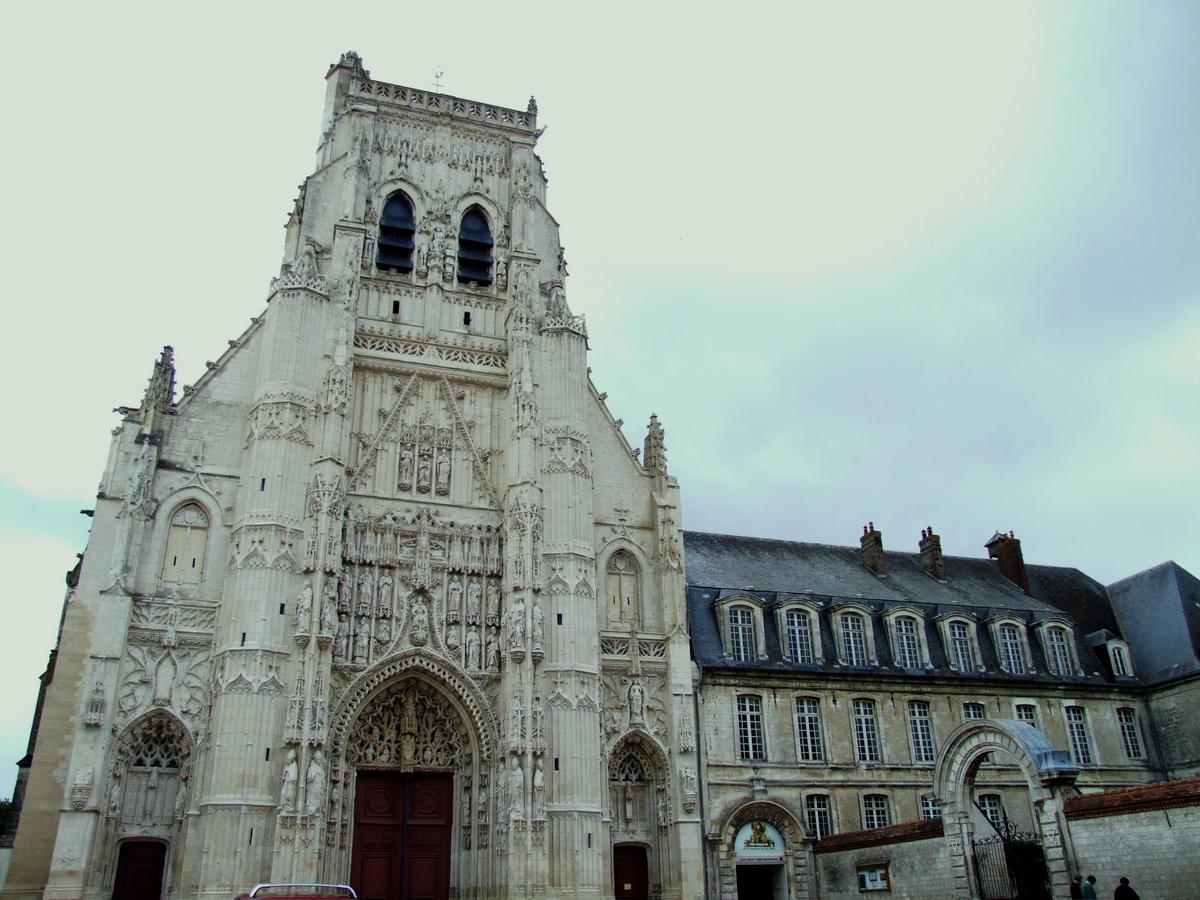 Musée départemental de l'abbaye de Saint-Riquier - Ensemble avec l'église abbatiale 