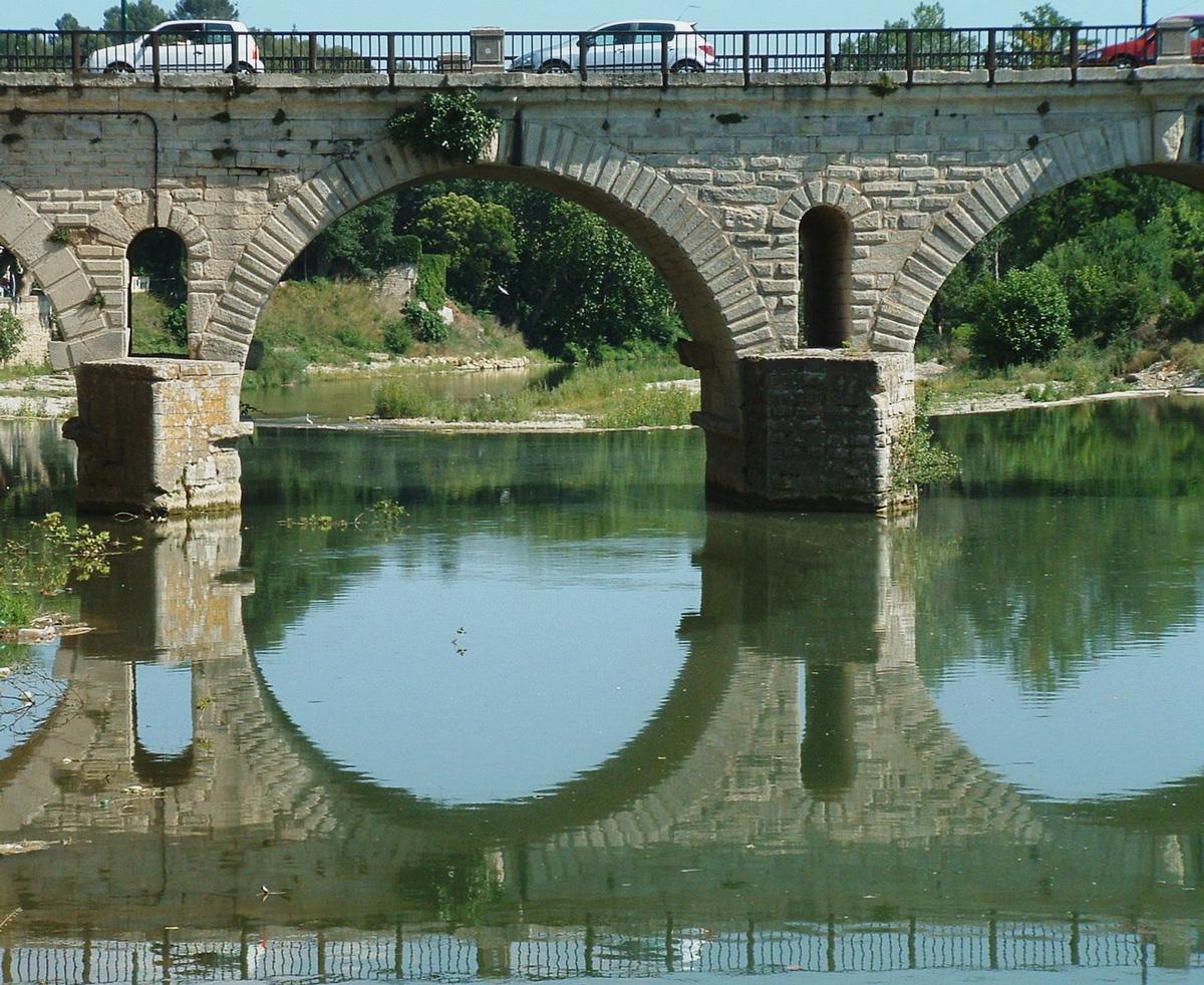 Sommières - Pont romain sur le Vidourle - Une travée vue de l'amont 
