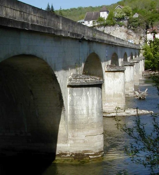 Pont de Louis Vicat in Souillac.Downstream view 