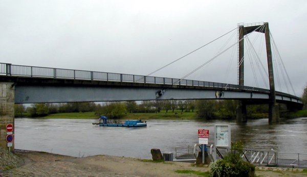 Pont de Saint-Florent-le-Vieil.Ensemble 