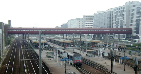 Bahnhofsübergang in Saint-Quentin-en-Yvelines 
