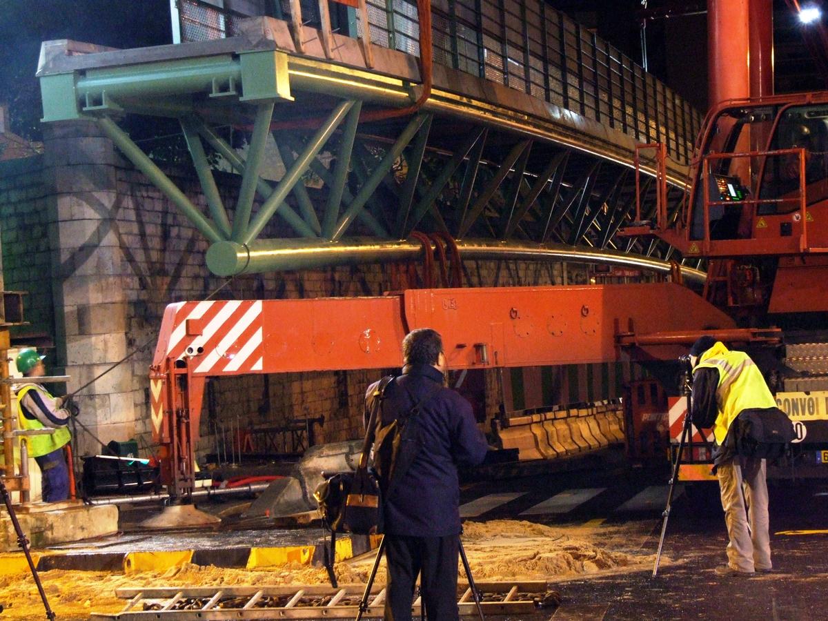Bau der Straßenbahnbrücke in Suresnes 