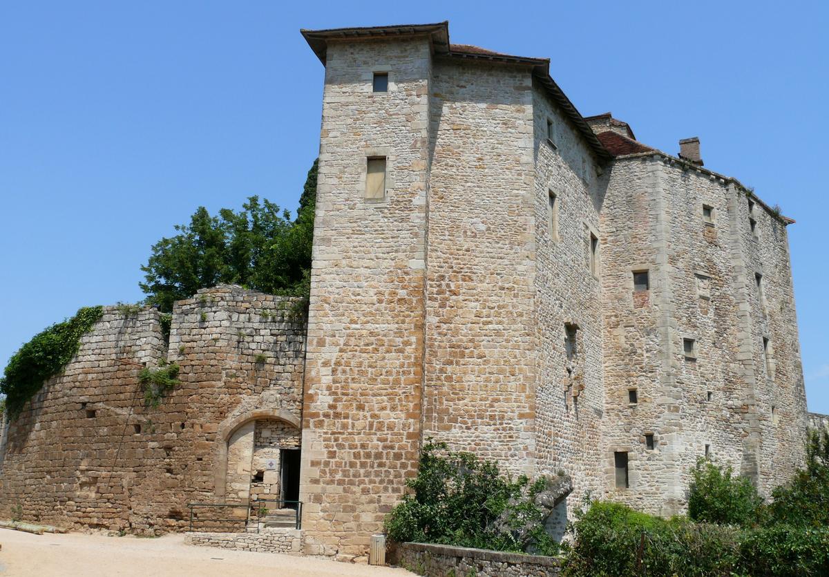 Châteaux de Bruniquel - L'entrée du château Neuf 