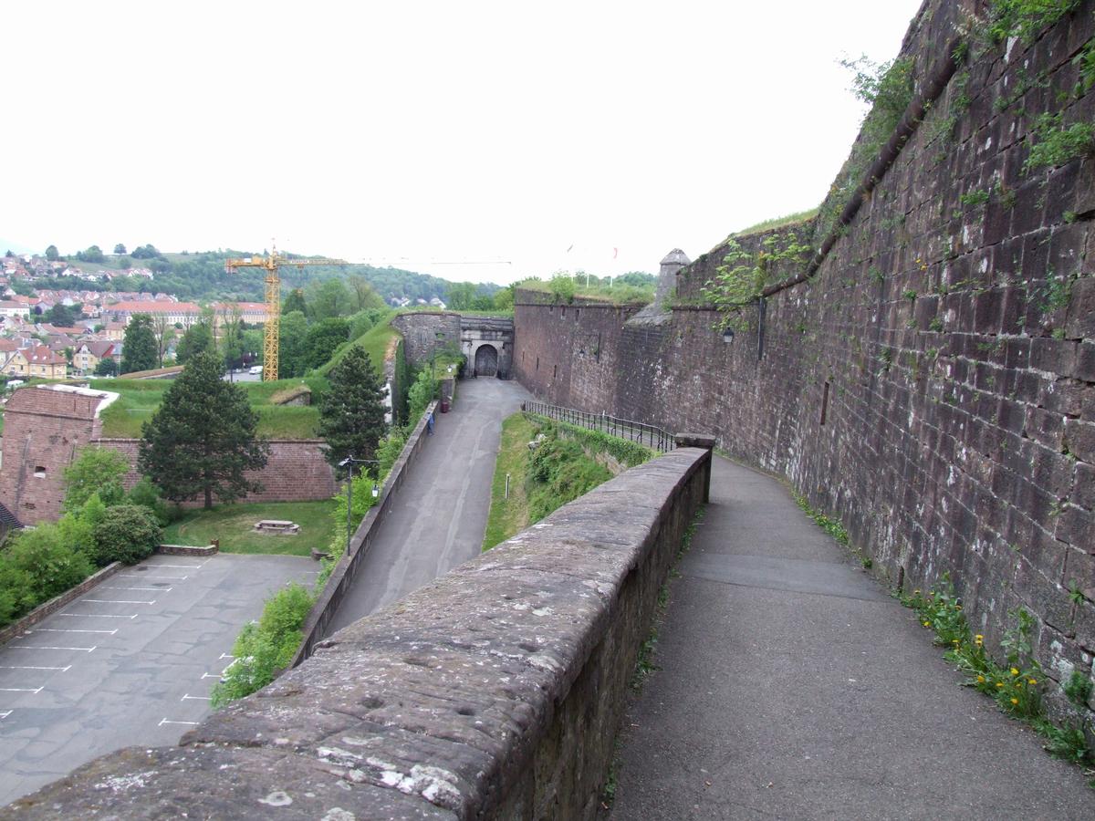 Citadelle de Belfort - Montée à la citadelle depuis la vieille ville 