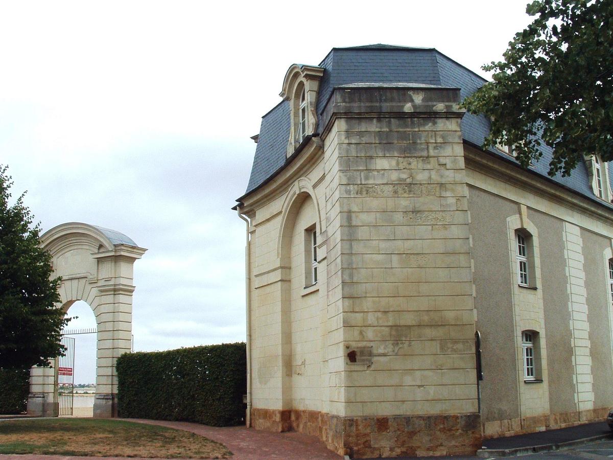 Thouars - Château (collège Marie-de-la-Tour-d'Auvergne) - Ecuries - Entrée 