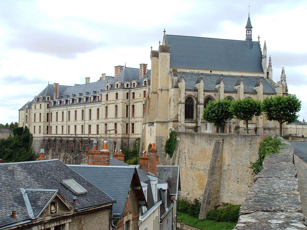 Thouars - Chapelle Notre-Dame et le château 
