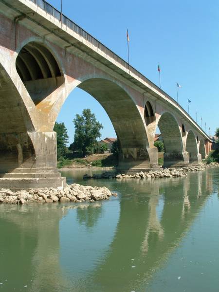 Pont sur la Garonne, Tonneins.Ensemble 