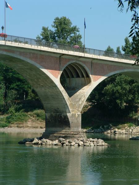 Pont sur la Garonne, Tonneins.Une pile 