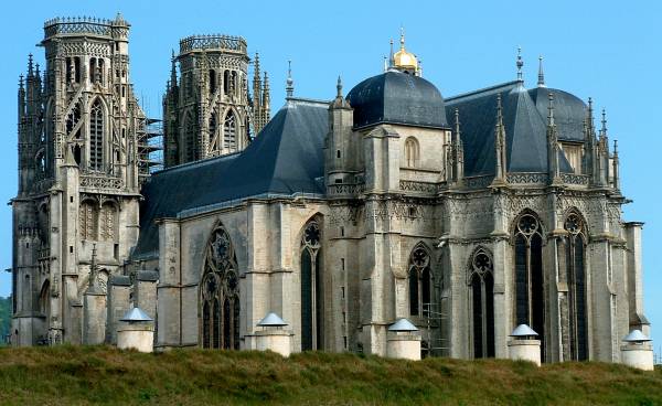 Cathédrale Saint-Etienne, ToulVue au-dessus des fortifications 