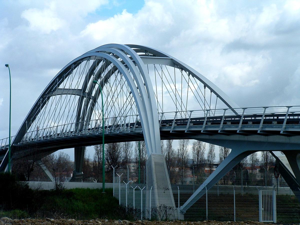 Linie A der Metro in Toulouse
Brücke über den Ostring
Bogen 