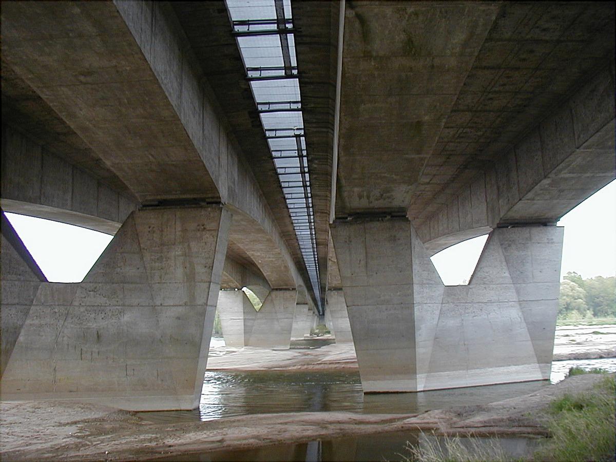 Tours - A10 - Pont sur la Loire - Piles 