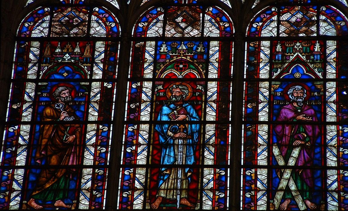 Troyes - Basilique Saint-Urbain Vitraux représentant les apôtres (fin 13ème siècle restaurés en 1891 par Didron)