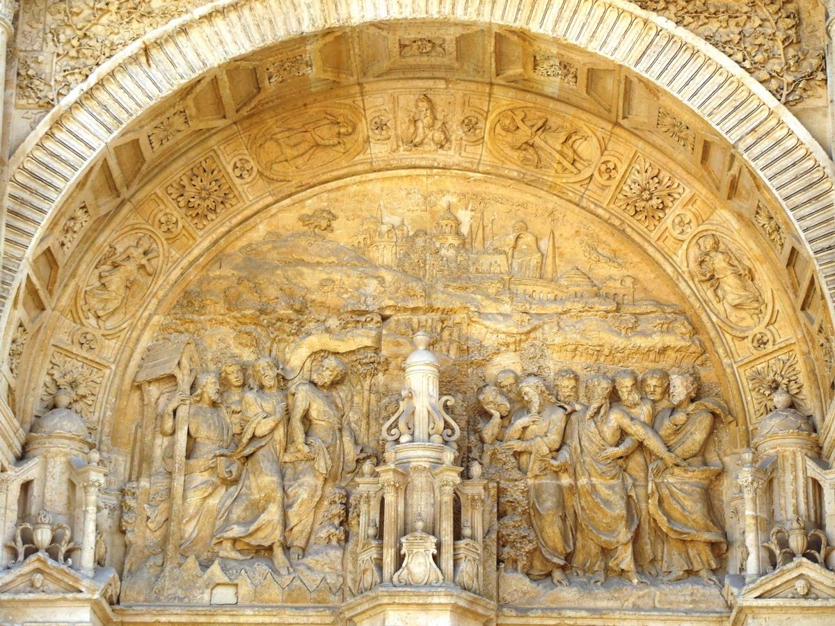 Cergy-Pontoise - Cergy village - Eglise Saint-Christophe - Portail: tympan représentant le Christ et les apôtres (vers 1560) 