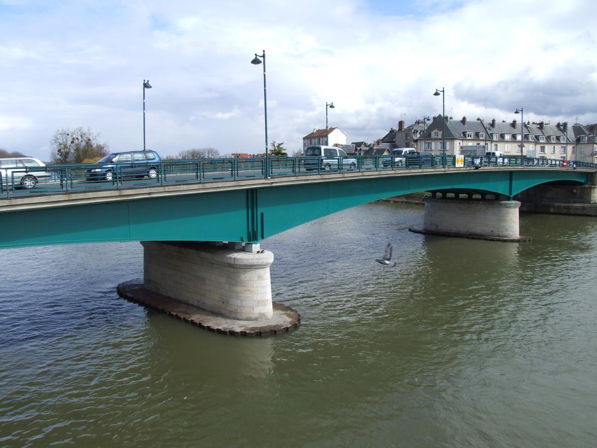 Pont de Pontoise - Ensemble vu de l'aval 