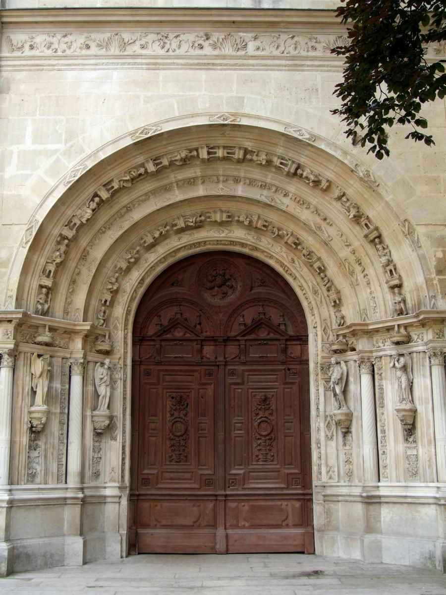 L'Isle-Adam - Eglise Saint-Martin - Portail daté de 1537. Le portail est attribué à Jean Bullant ou Pierre Le Mercier 