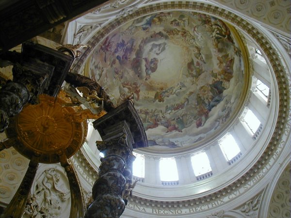 Eglise - Dôme avec la fresque peinte par Mignard et baldaquin 