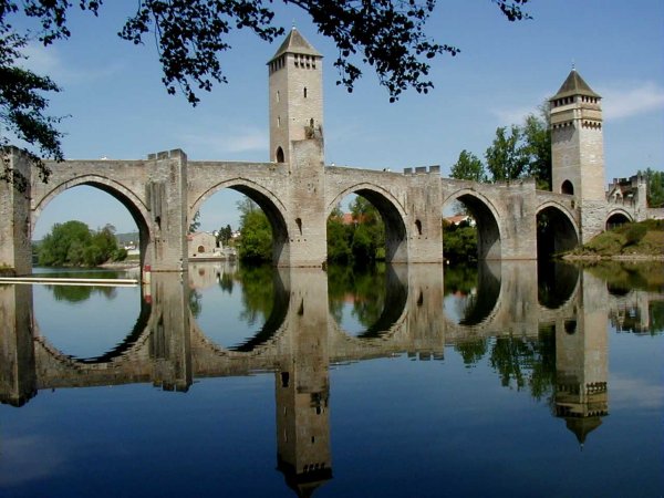 Pont Valentré in Cahors.Downstream view 