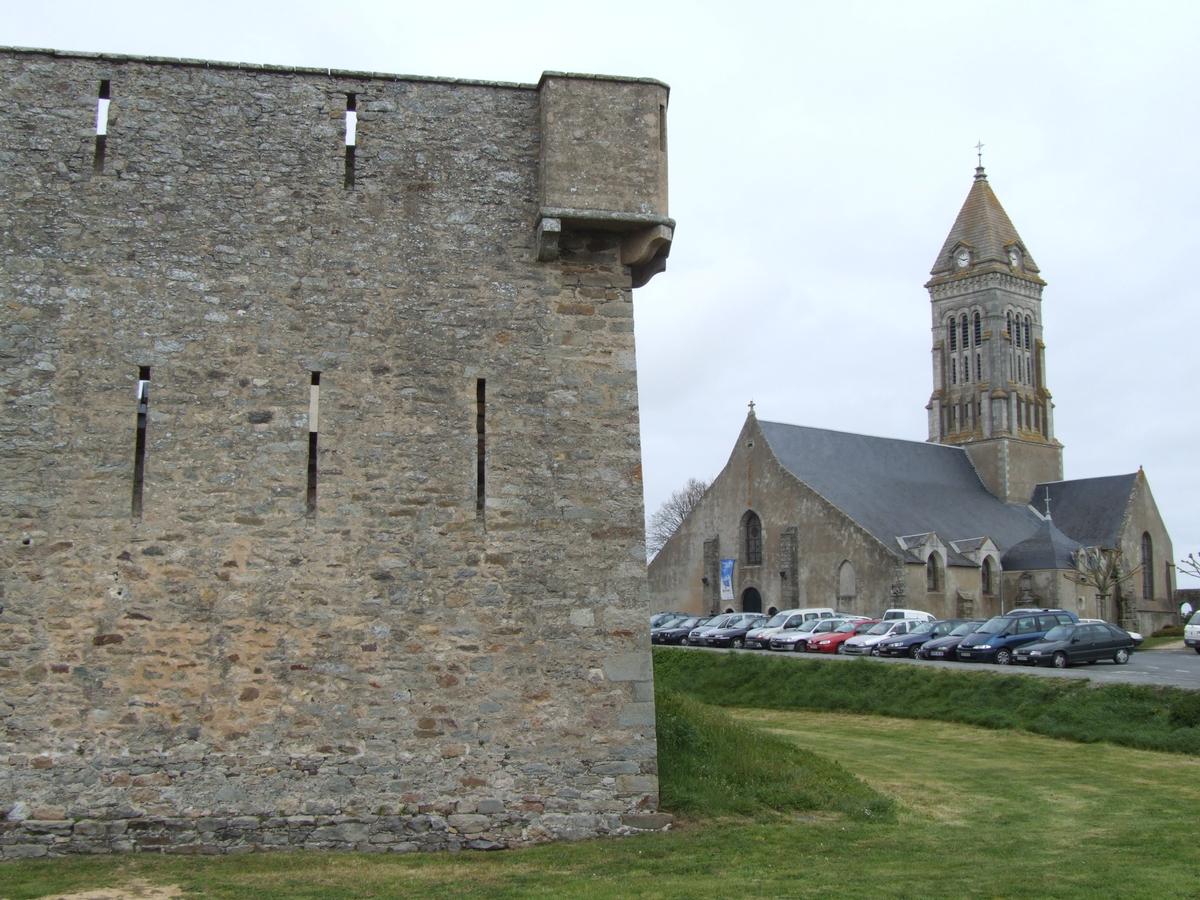 Noirmoutier-en-l'Île - Eglise Saint-Philibert et le château 