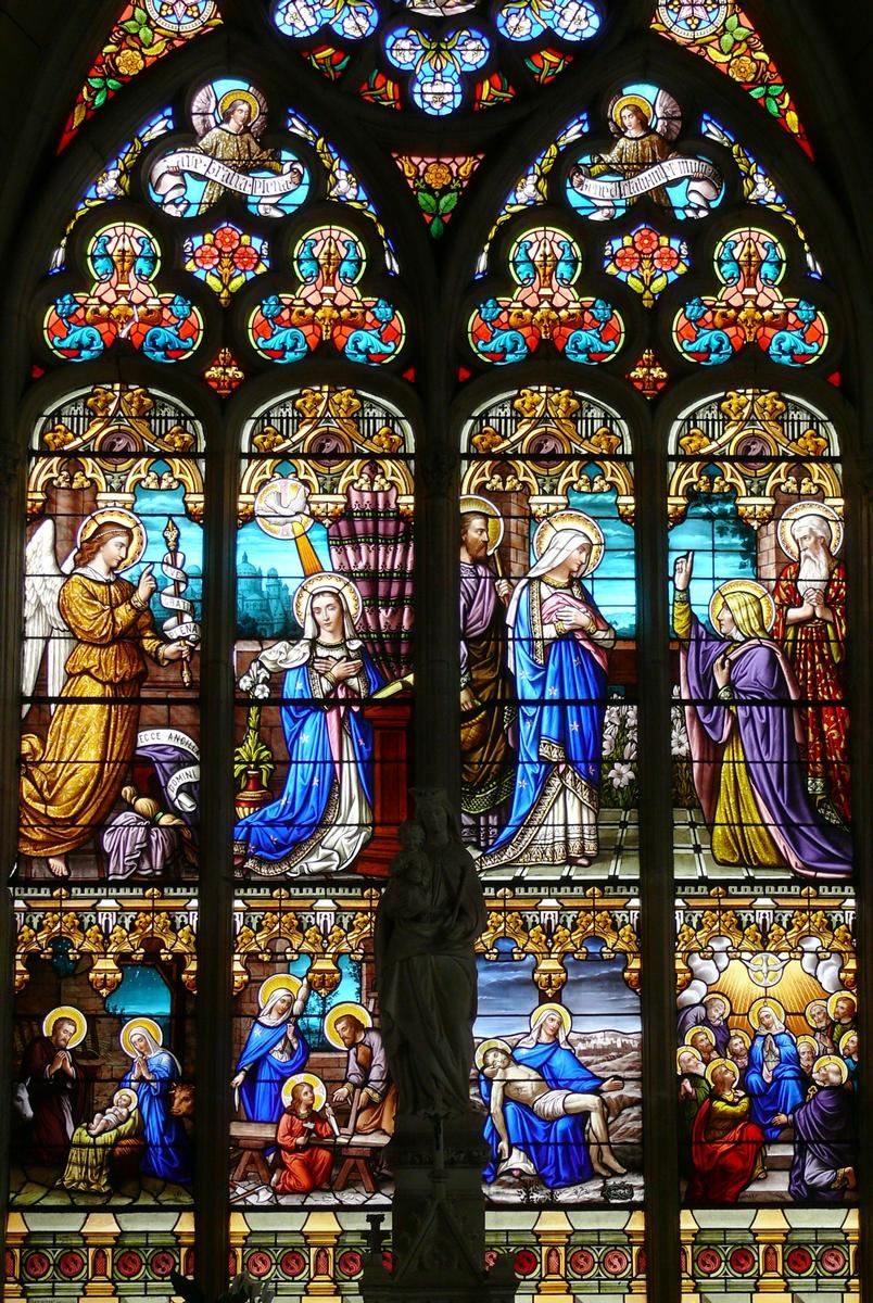 Foussais-Payré - Eglise Saint-Hilaire - Nef - Vitrail de la vie de la Vierge (19ème siècle) Foussais-Payré - Eglise Saint-Hilaire - Nef - Vitrail de la vie de la Vierge (19 ème siècle)