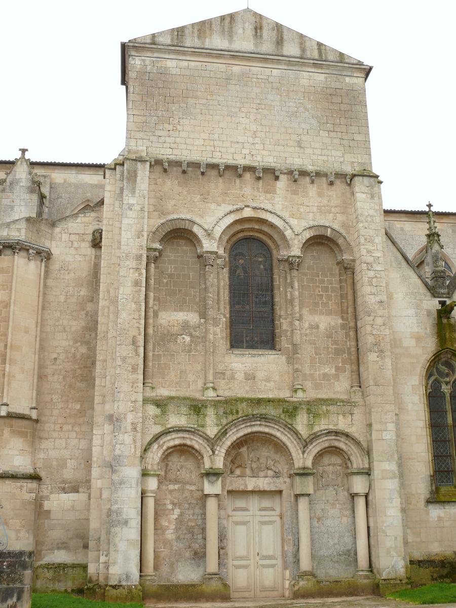 Luçon - Cathédrale Notre-Dame - Façade romane du bras nord du transept 