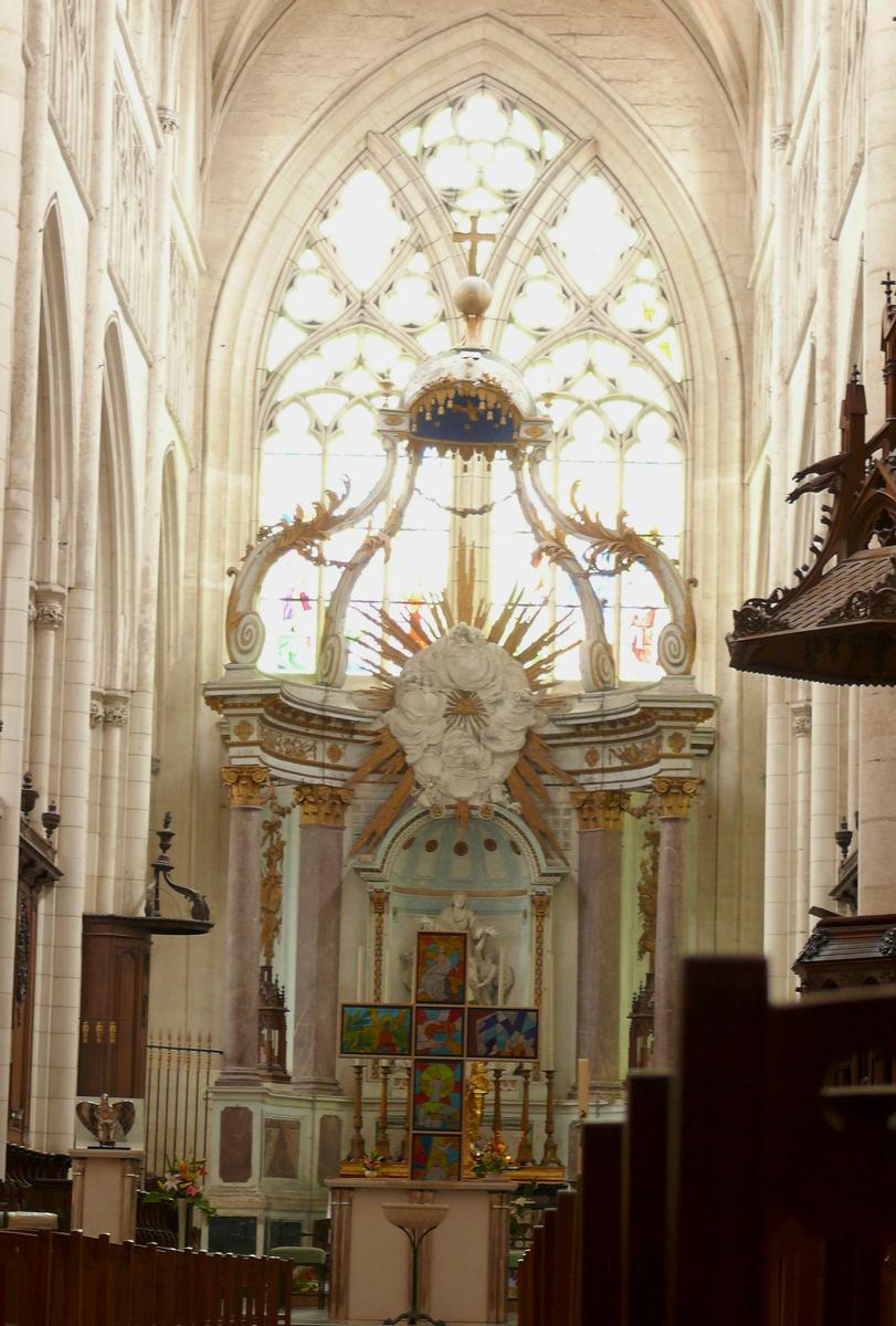Luçon - Cathédrale Notre-Dame - Nef - Maître autel 