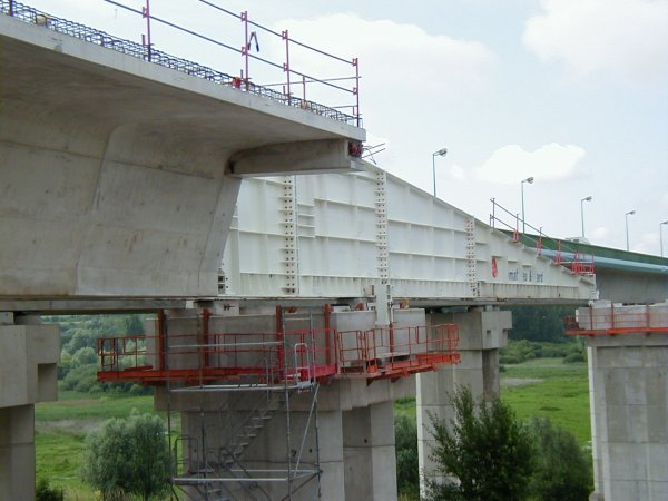 Deuxième Pont Jules Verne à Amiens (2002).Avant-bec 