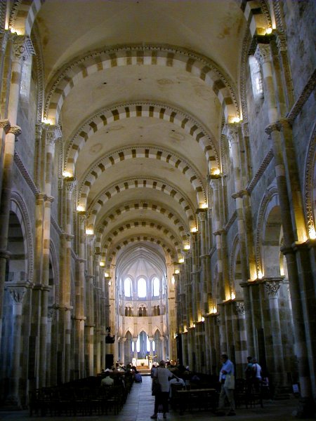 Basilique de la Madeleine à VézelayNef centrale 