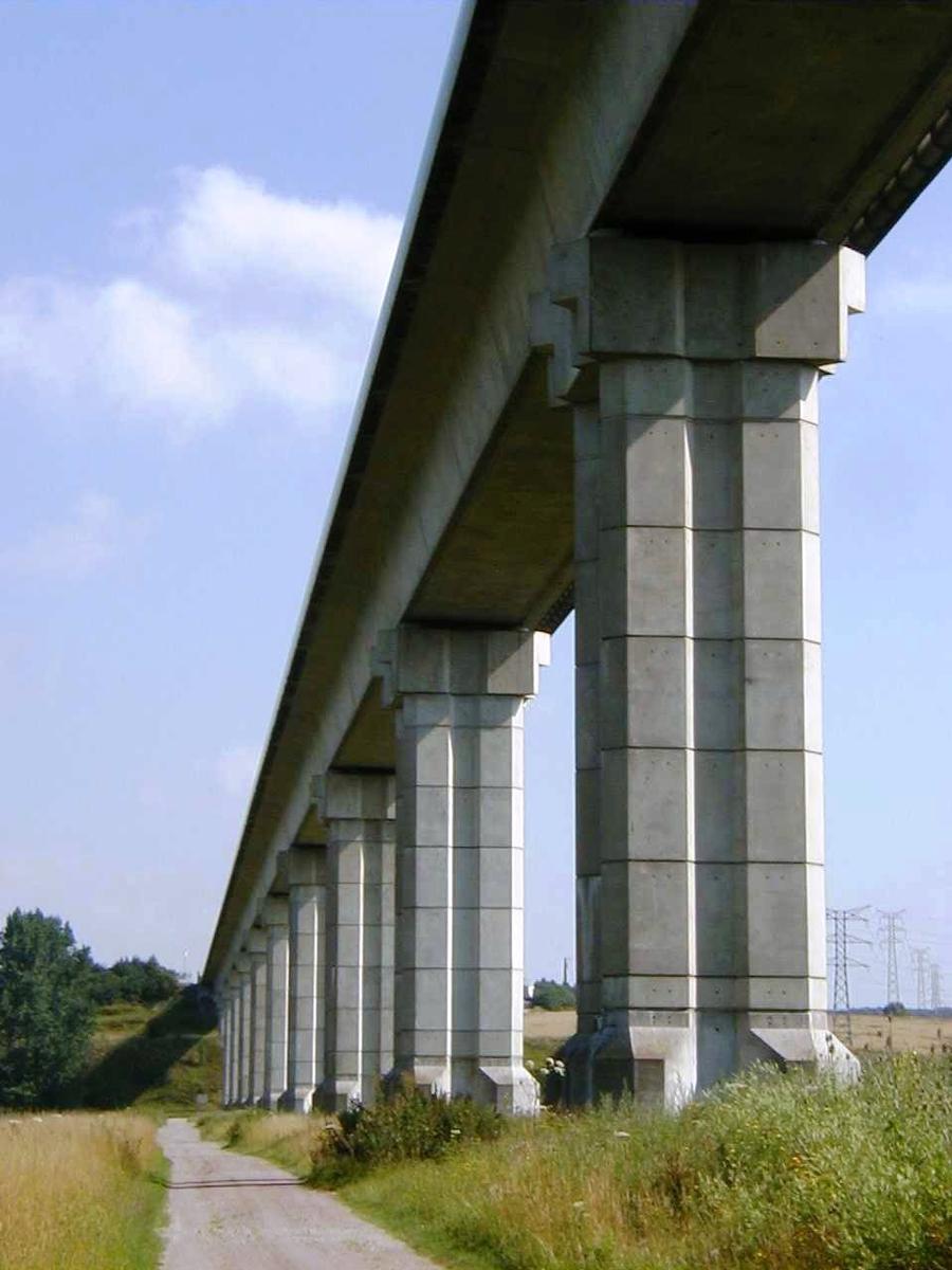 Amiens - Viaduc Jules-Verne (1987) - La piste de chantier le long de l'ouvrage 
