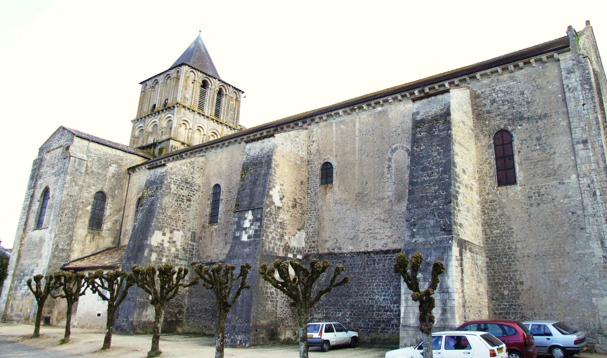 Lusignan - Eglise Notre-Dame-et-Saint-Junien - Ensemble côté Nord 