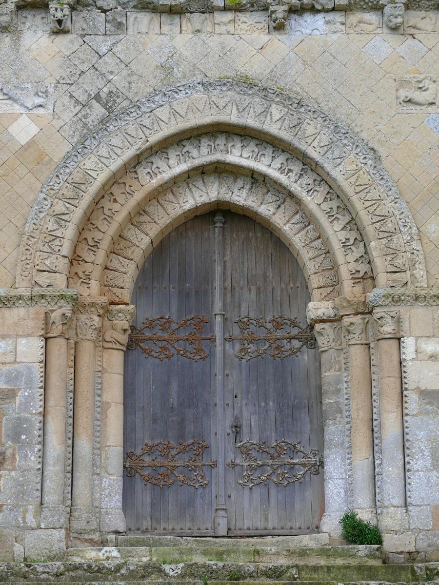 Château-Larcher - Eglise Notre-Dame - Portail 