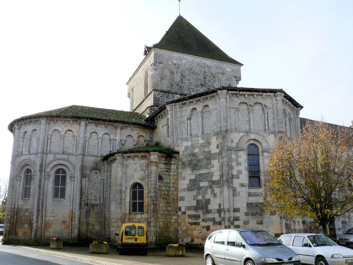 Saint-Maurice-la-Clouère - Eglise Saint-Maurice - Côté nord: abside et transept 