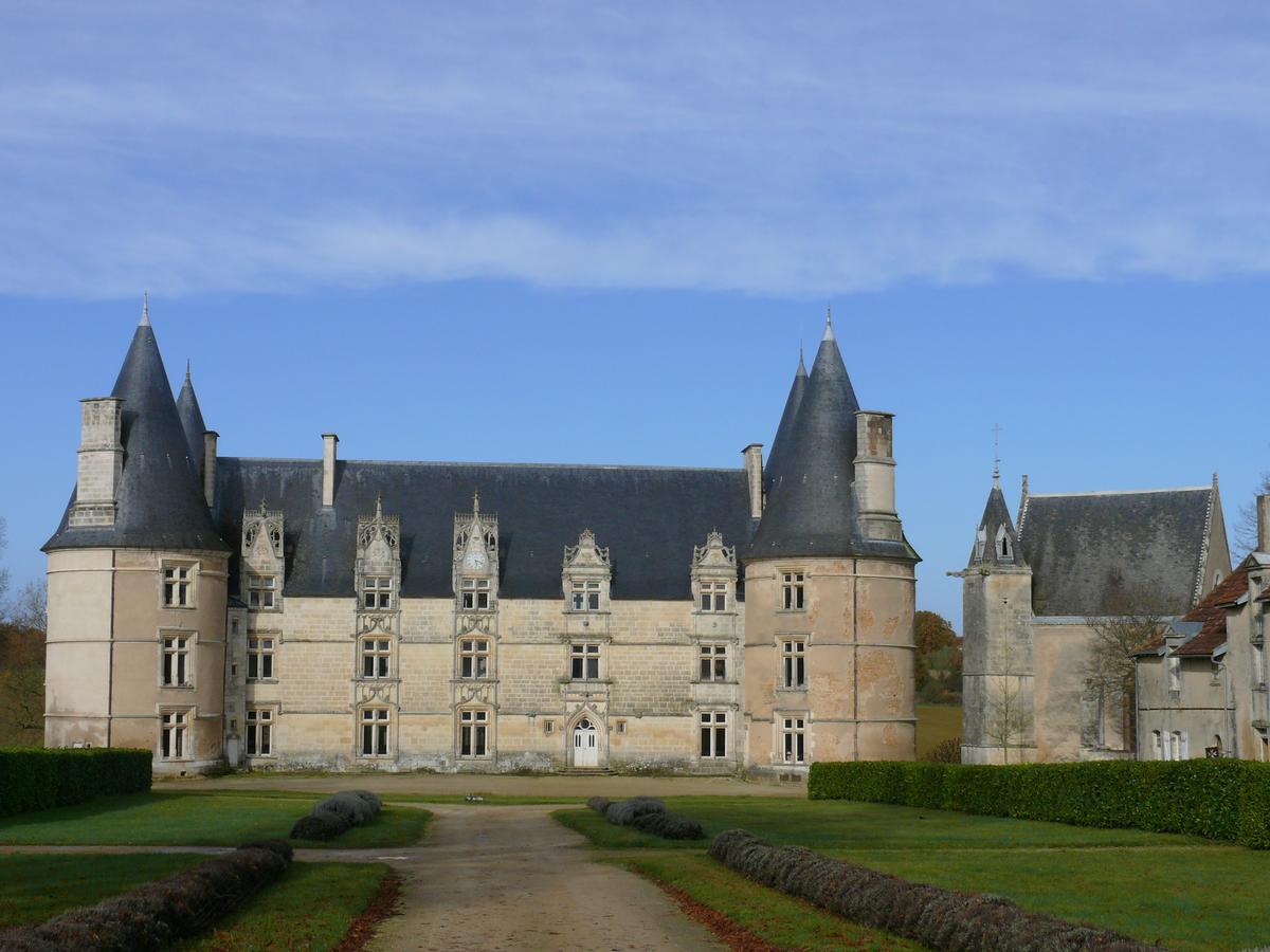 La Roche-Gençay Castle 